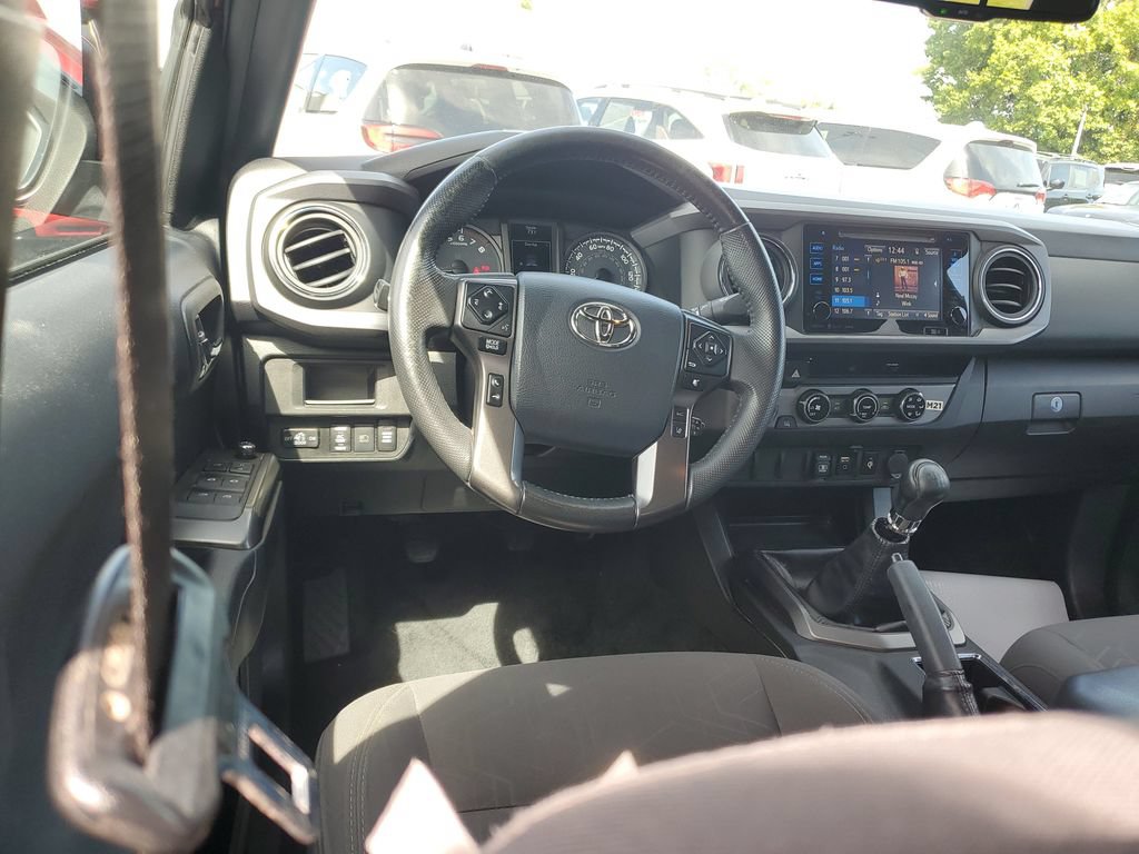 Used 2018 Toyota Tacoma TRD Sport AWD/4WD image 10