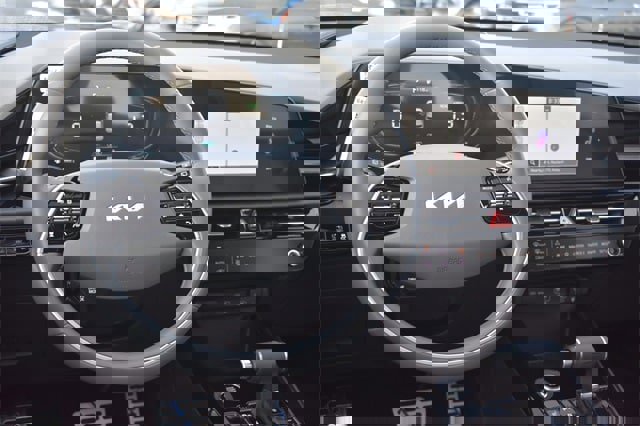 New 2025 Kia Niro EX Touring image 19