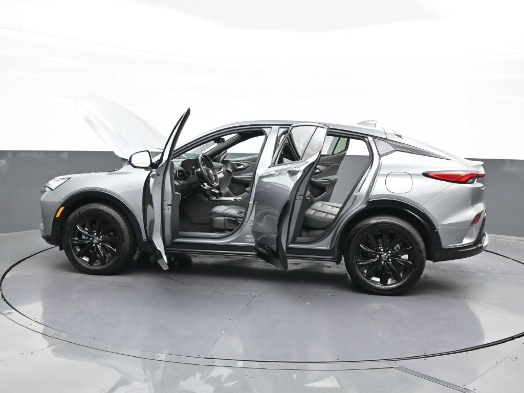 Used 2025 Buick Envista Sport Touring w/ Convenience II Package FWD image 33