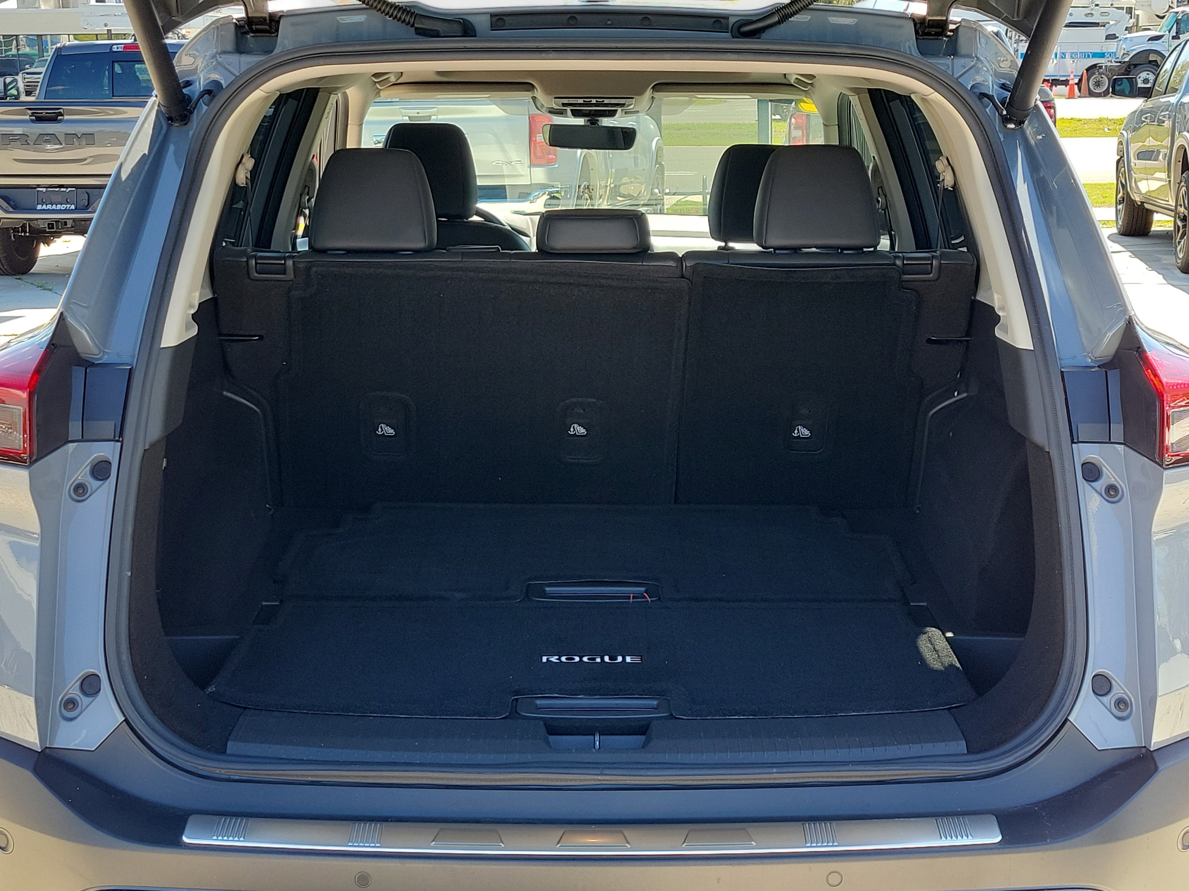 Used 2022 Nissan Rogue Platinum w/ Head-Up Display Package image 12