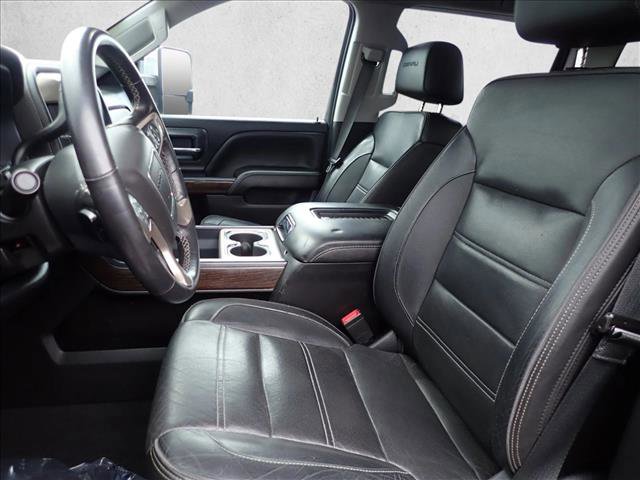 Used 2019 GMC Sierra 2500 Denali w/ Duramax Plus Package AWD/4WD image 10