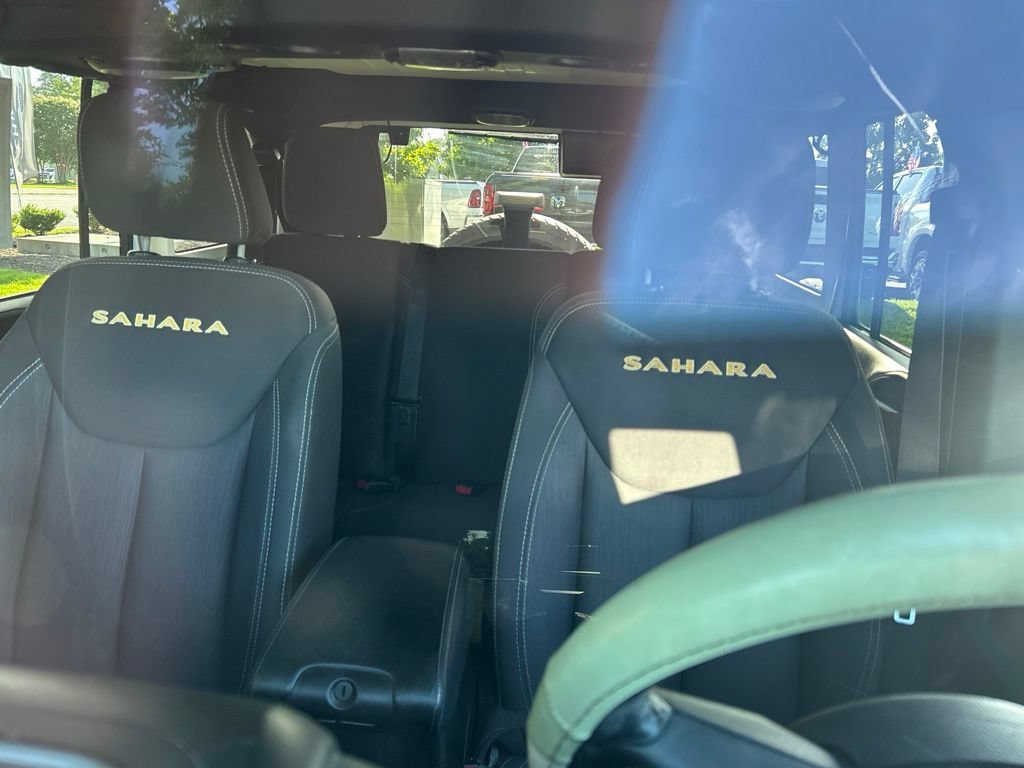 Used 2014 Jeep Wrangler Unlimited Sahara w/ Connectivity Group AWD/4WD image 11