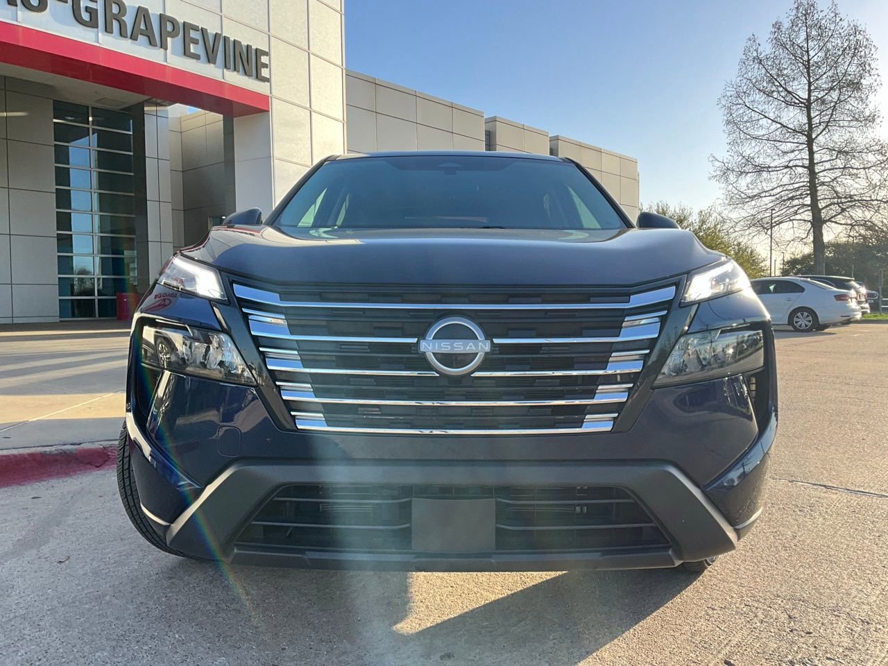 Used 2025 Nissan Rogue SV image 3