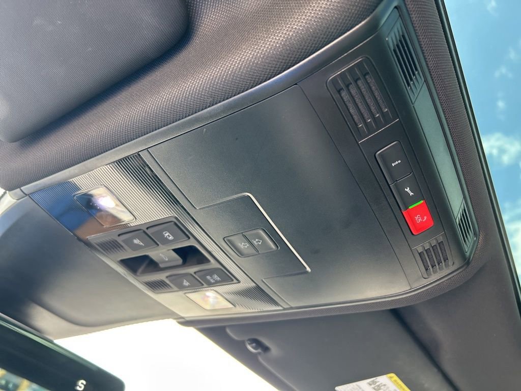 Used 2023 Volkswagen Tiguan SE R-Line image 41