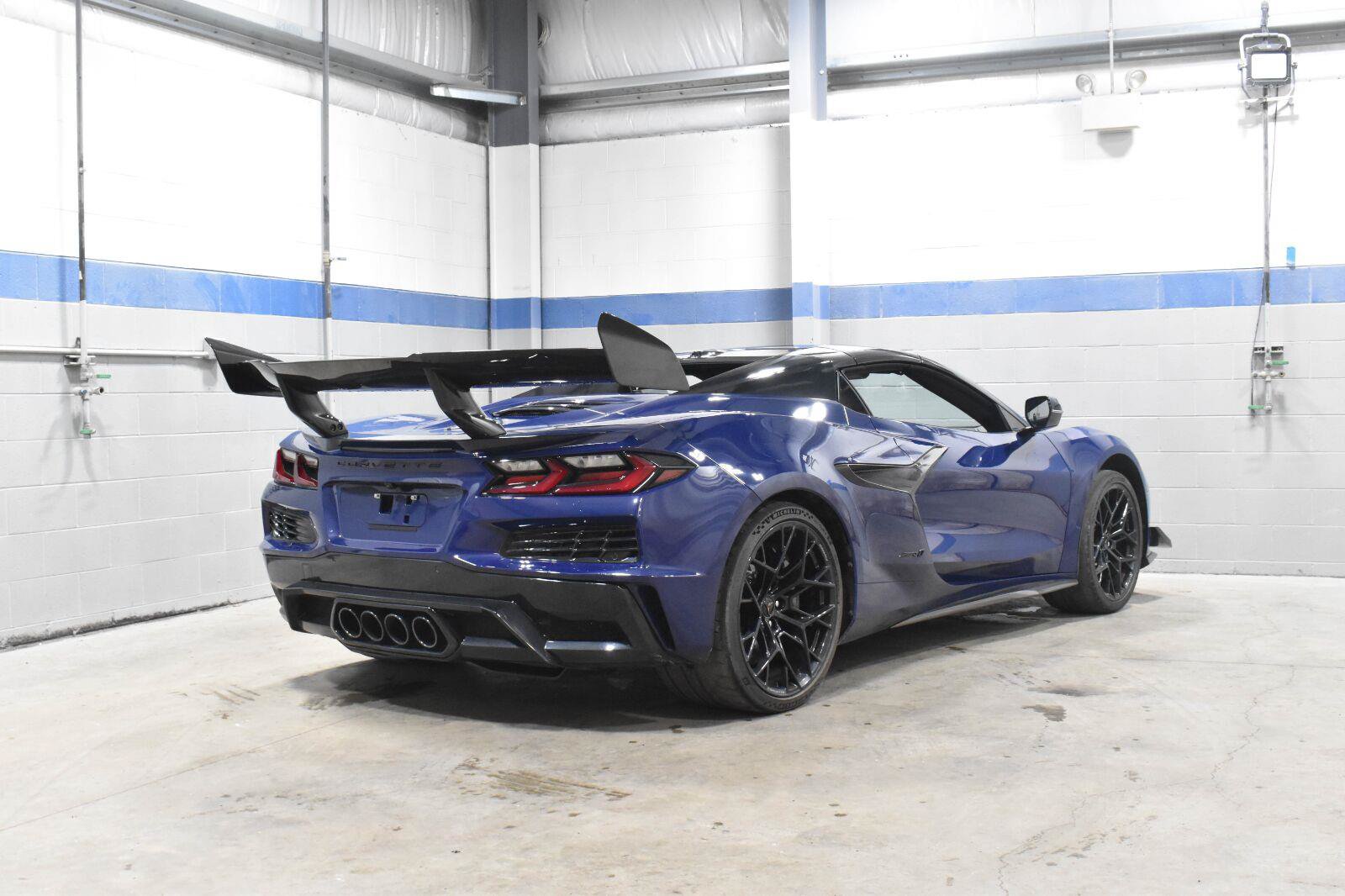 Used 2025 Chevrolet Corvette ZR1 w/ ZR1 Carbon Fiber Aero Package RWD image 19