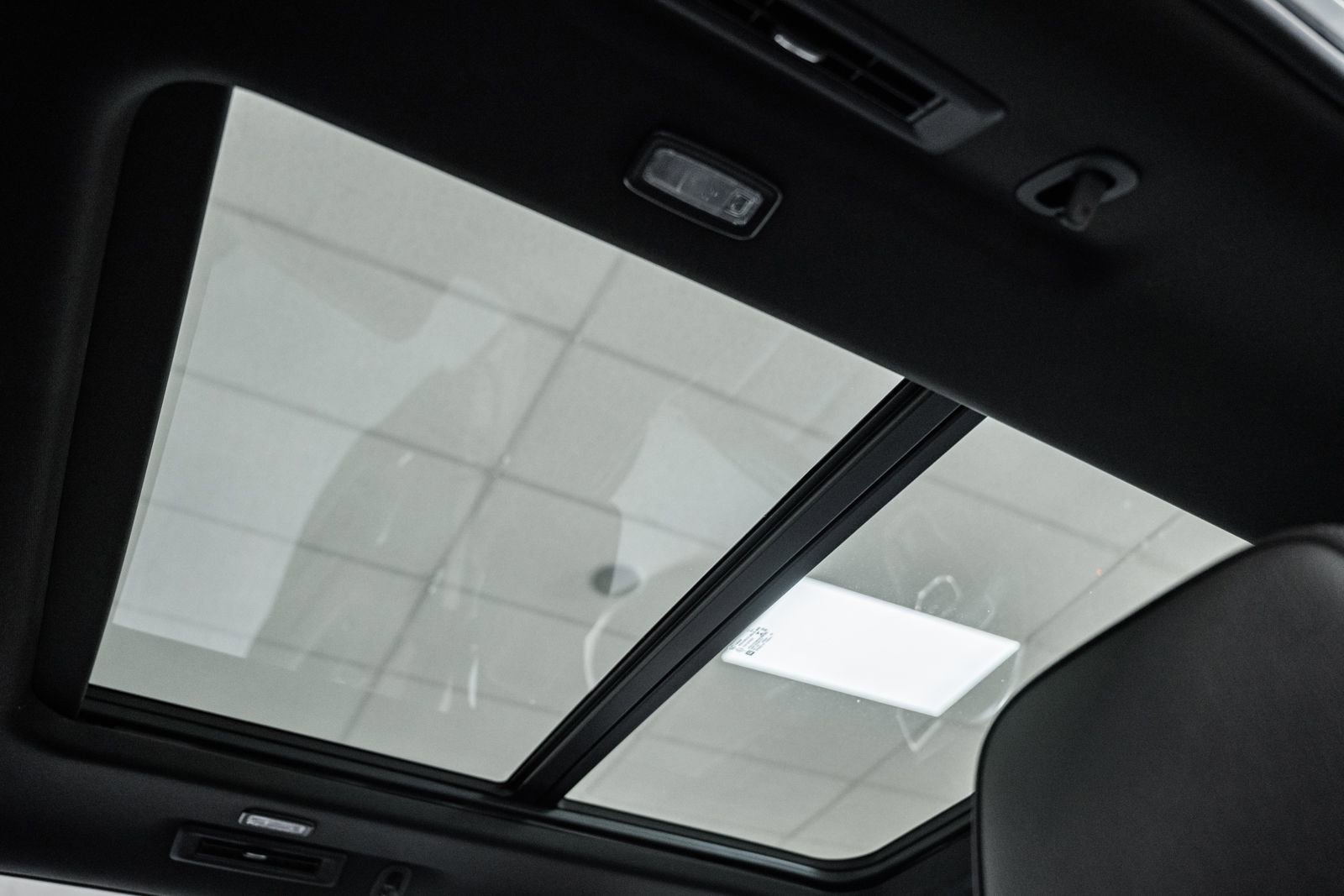 Used 2022 GMC Yukon Denali w/ Denali Premium Package AWD/4WD image 40