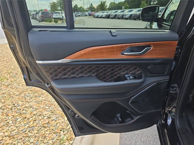 Used 2022 Jeep Grand Cherokee Summit AWD/4WD image 14