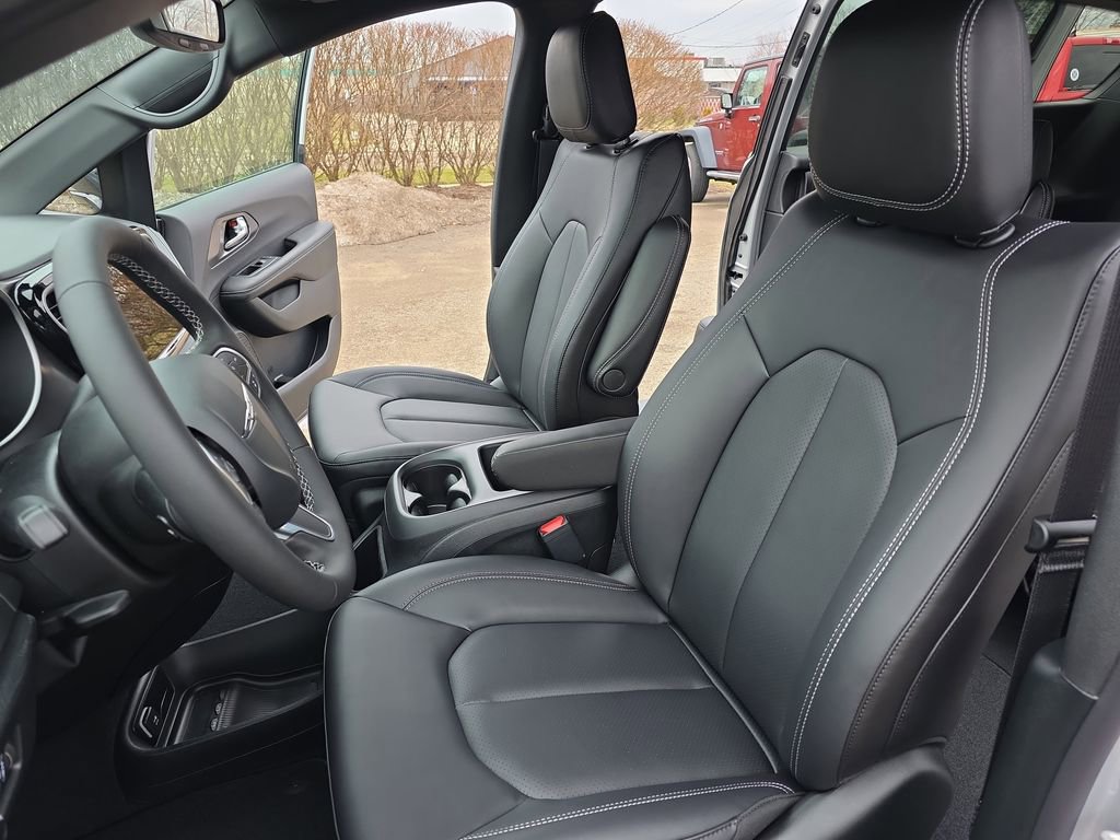 New 2026 Chrysler Pacifica Select image 17
