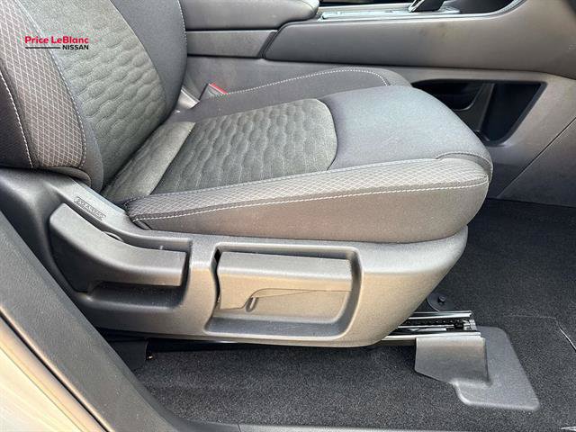 Certified 2025 Nissan Pathfinder S FWD image 12