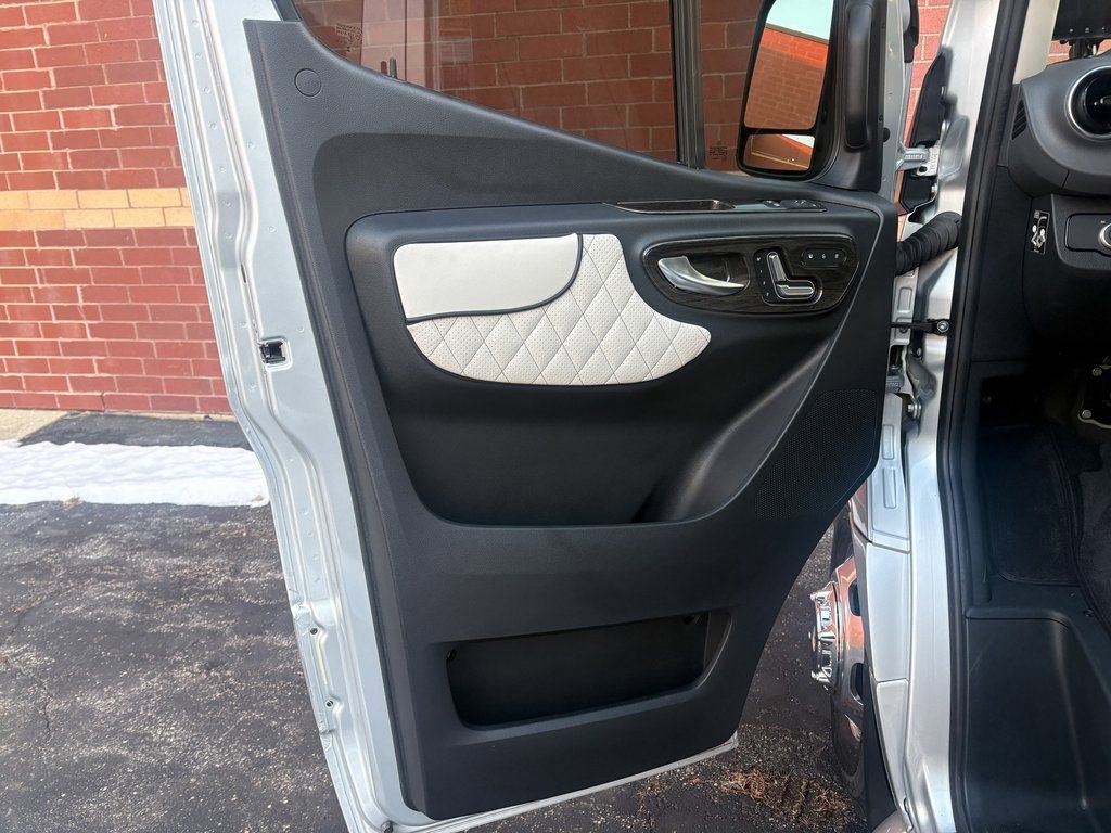 Used 2024 Mercedes-Benz Sprinter 3500 image 5