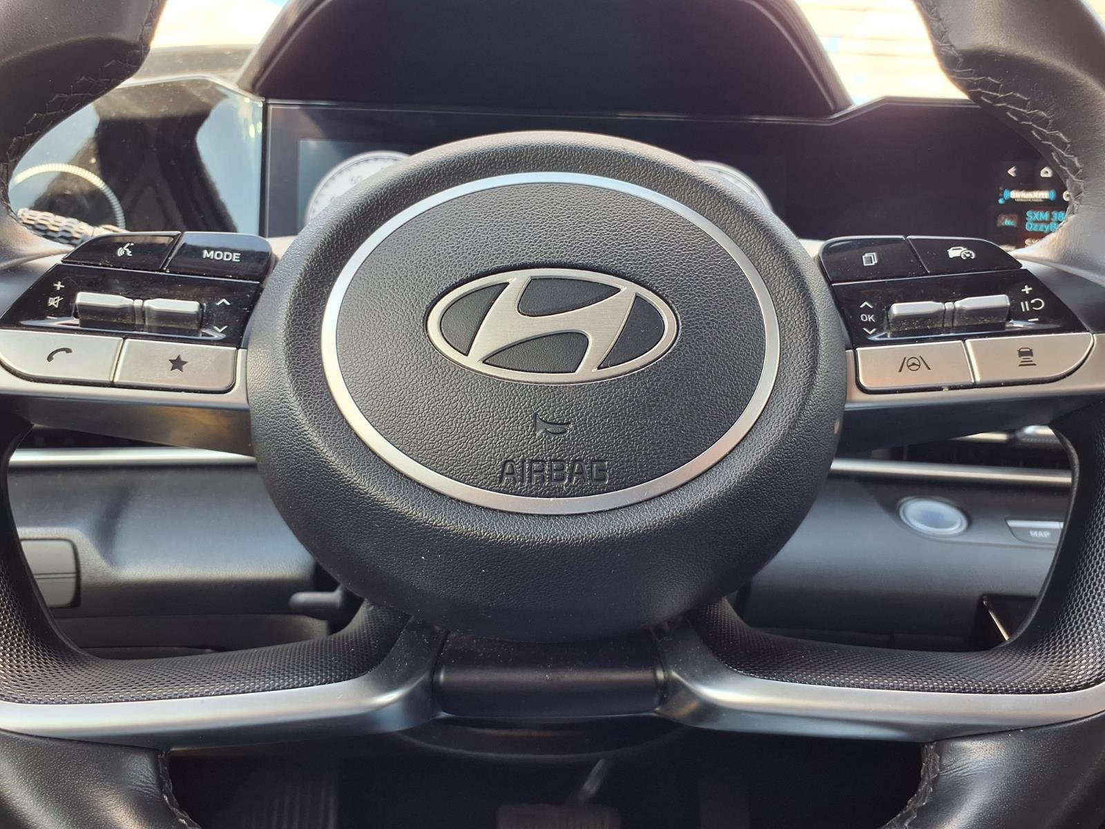 Used 2025 Hyundai Elantra Limited FWD image 17