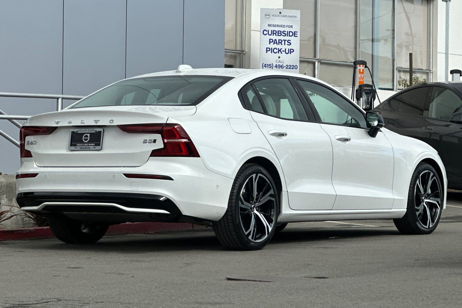 Certified 2024 Volvo S60 B5 Ultimate w/ Climate Package image 2