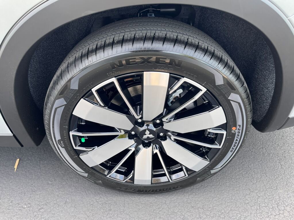 New 2025 Mitsubishi Outlander SE image 23