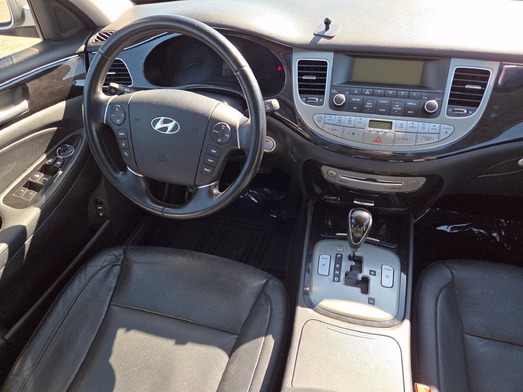 Used 2013 Hyundai Genesis 3.8 RWD image 26
