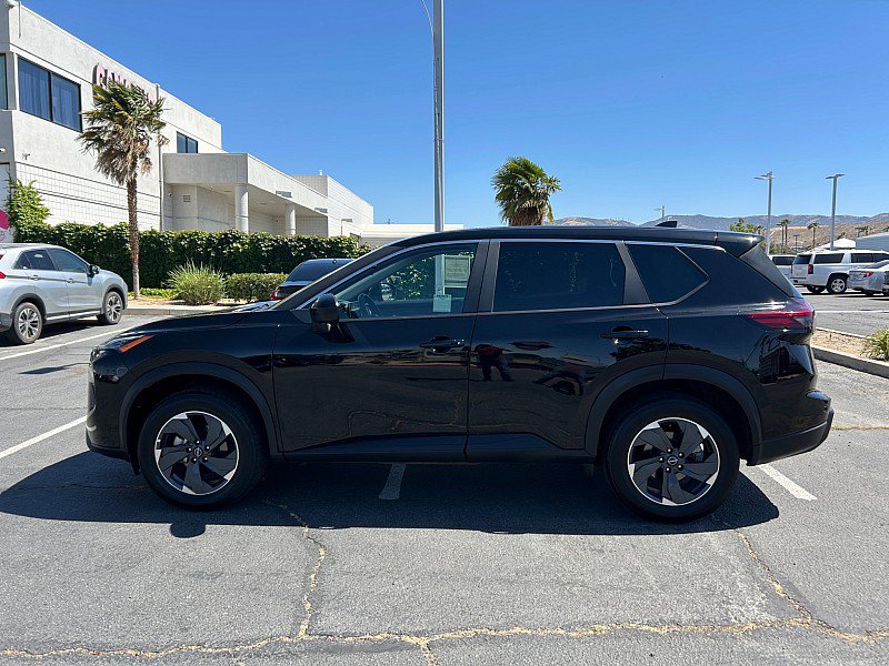 Used 2025 Nissan Rogue SV FWD image 4
