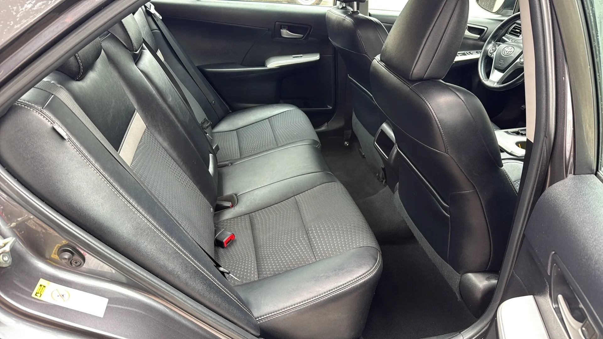 Used 2014 Toyota Camry SE w/ Moonroof Package FWD image 18