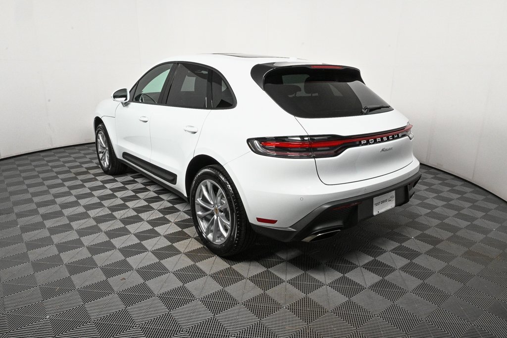 Used 2025 Porsche Macan image 3