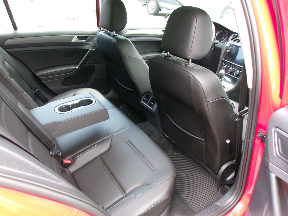 Used 2019 Volkswagen Golf S image 12