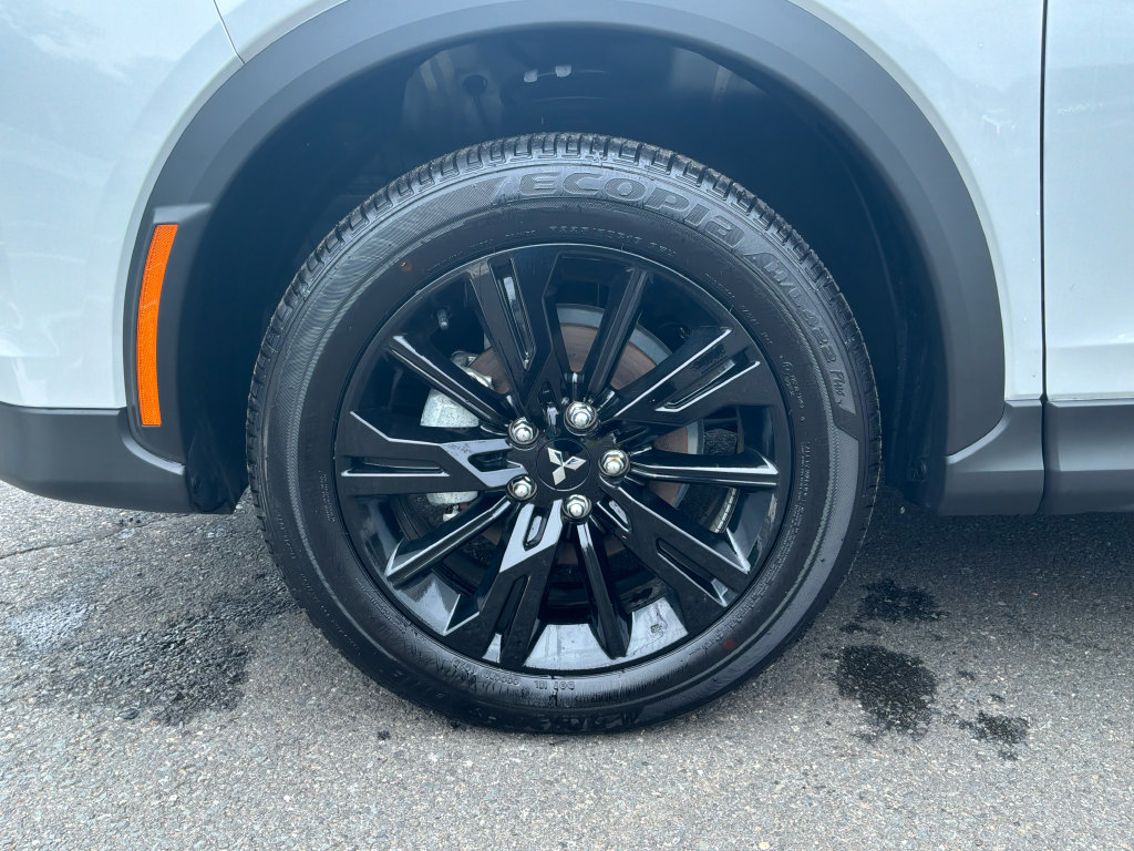 New 2025 Mitsubishi Eclipse Cross LE AWD/4WD image 15