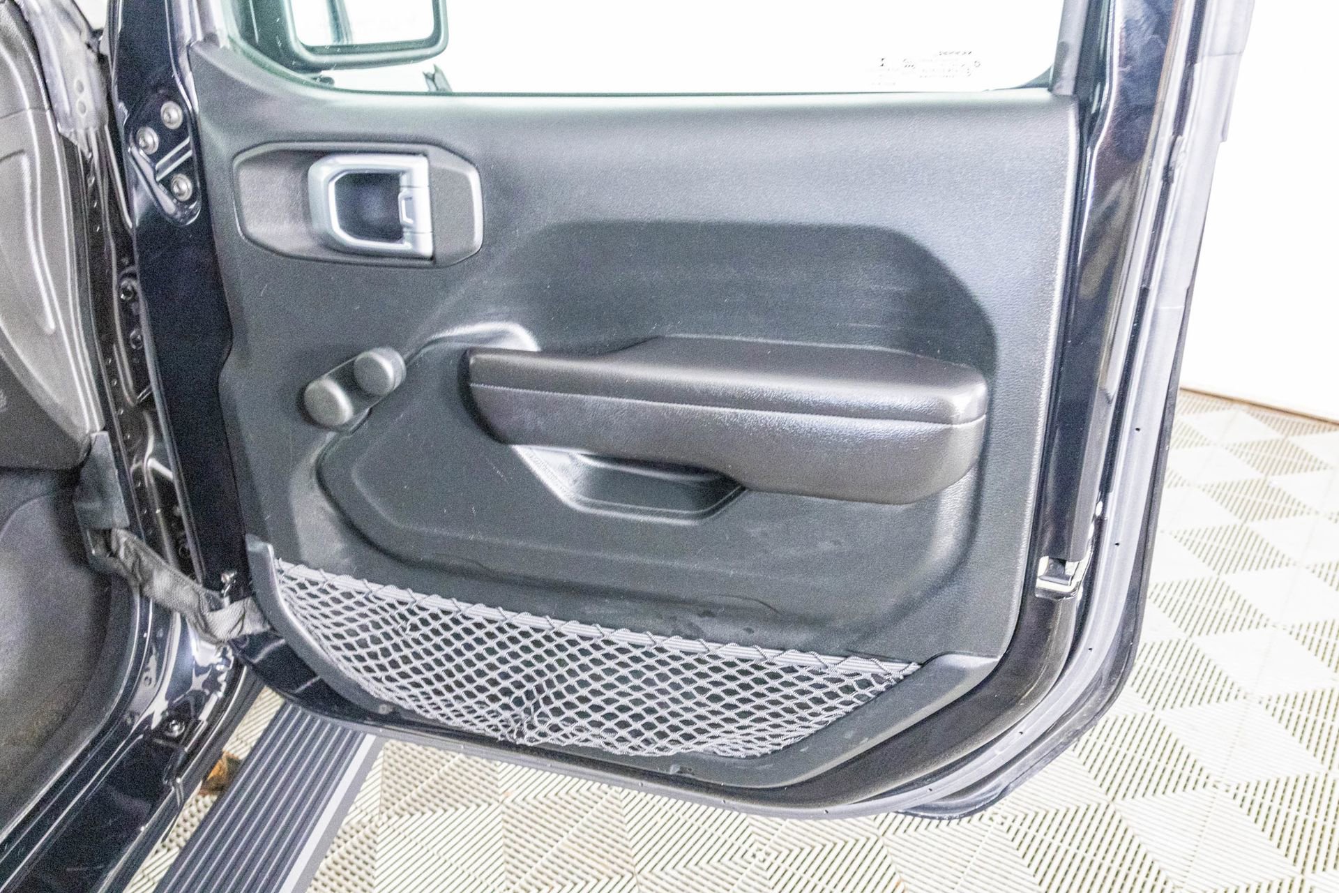 Used 2018 Jeep Wrangler Unlimited Sport image 35