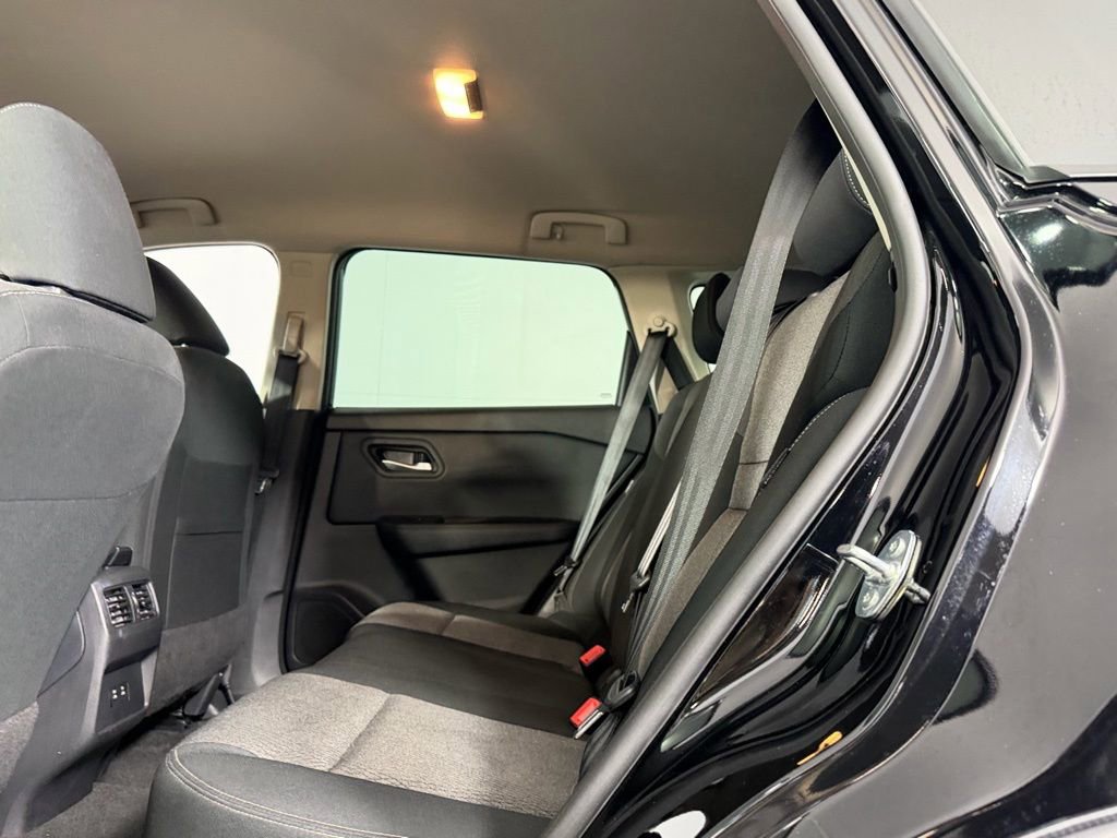 Used 2025 Nissan Rogue SV image 26