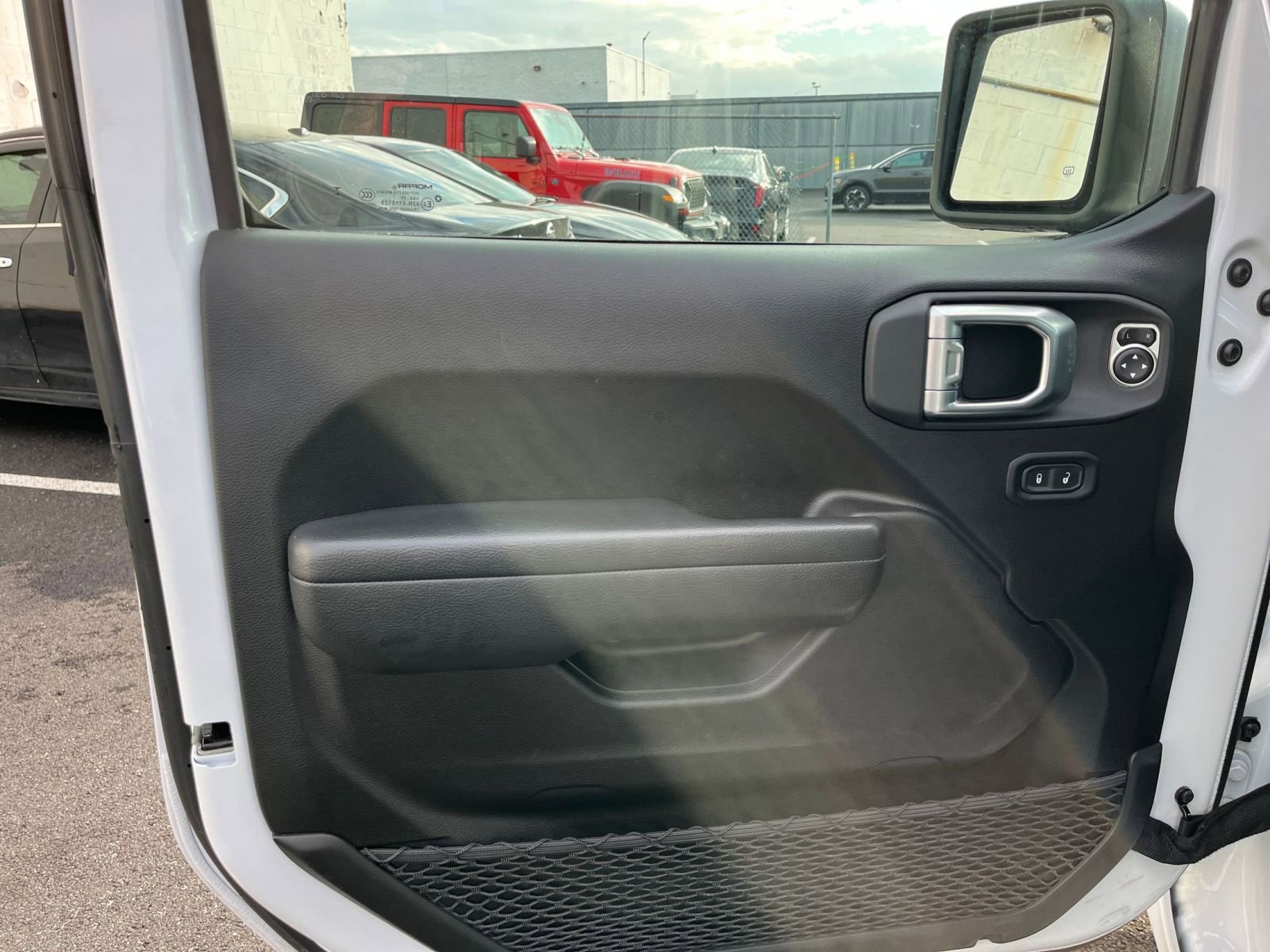 Used 2025 Jeep Wrangler Sport S image 20