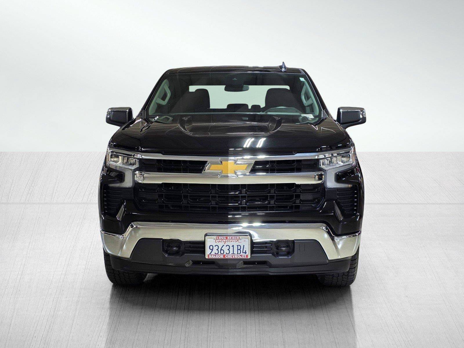 Used 2025 Chevrolet Silverado 1500 LT AWD/4WD image 2