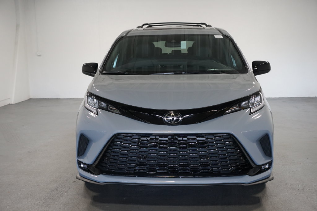 New 2026 Toyota Sienna XSE FWD image 2