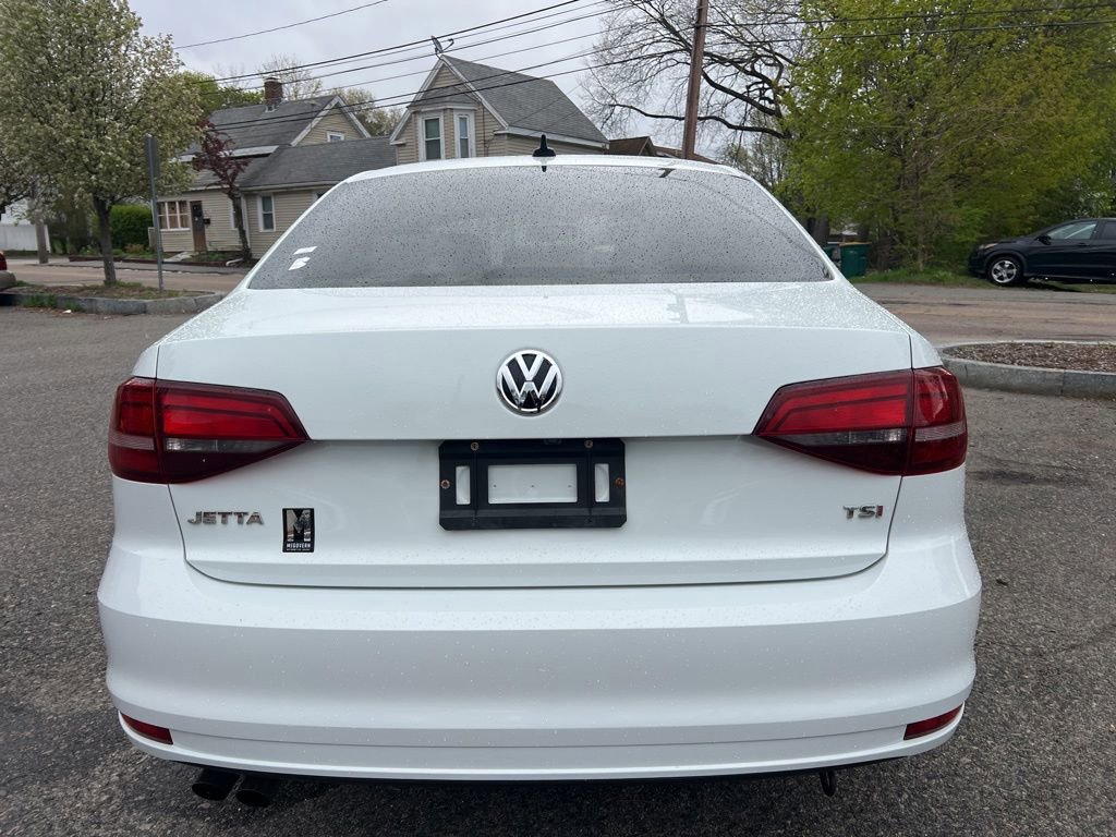 Used 2017 Volkswagen Jetta SE FWD image 4