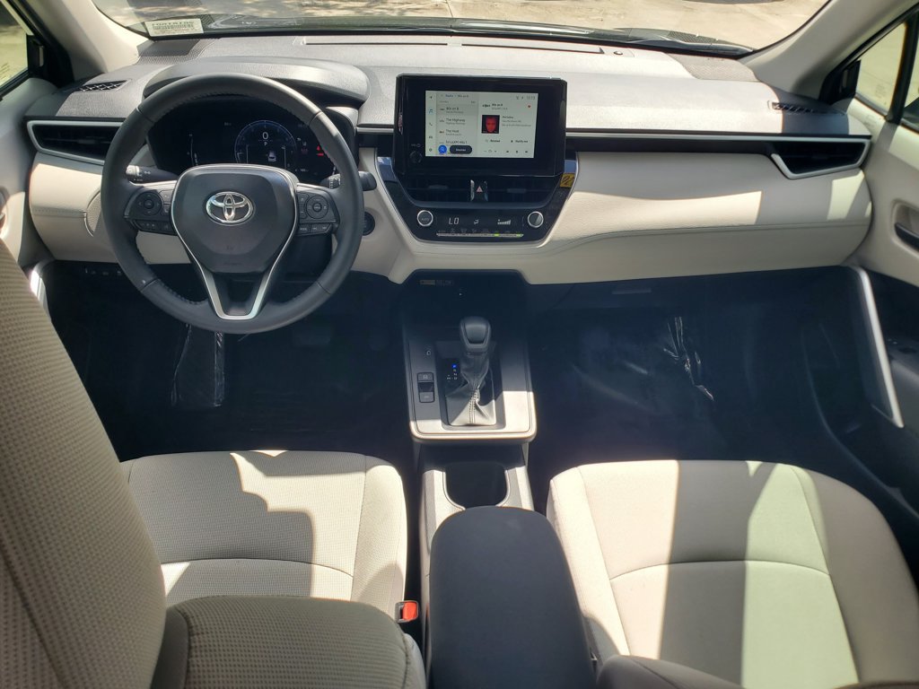 Used 2026 Toyota Corolla Cross LE FWD image 9