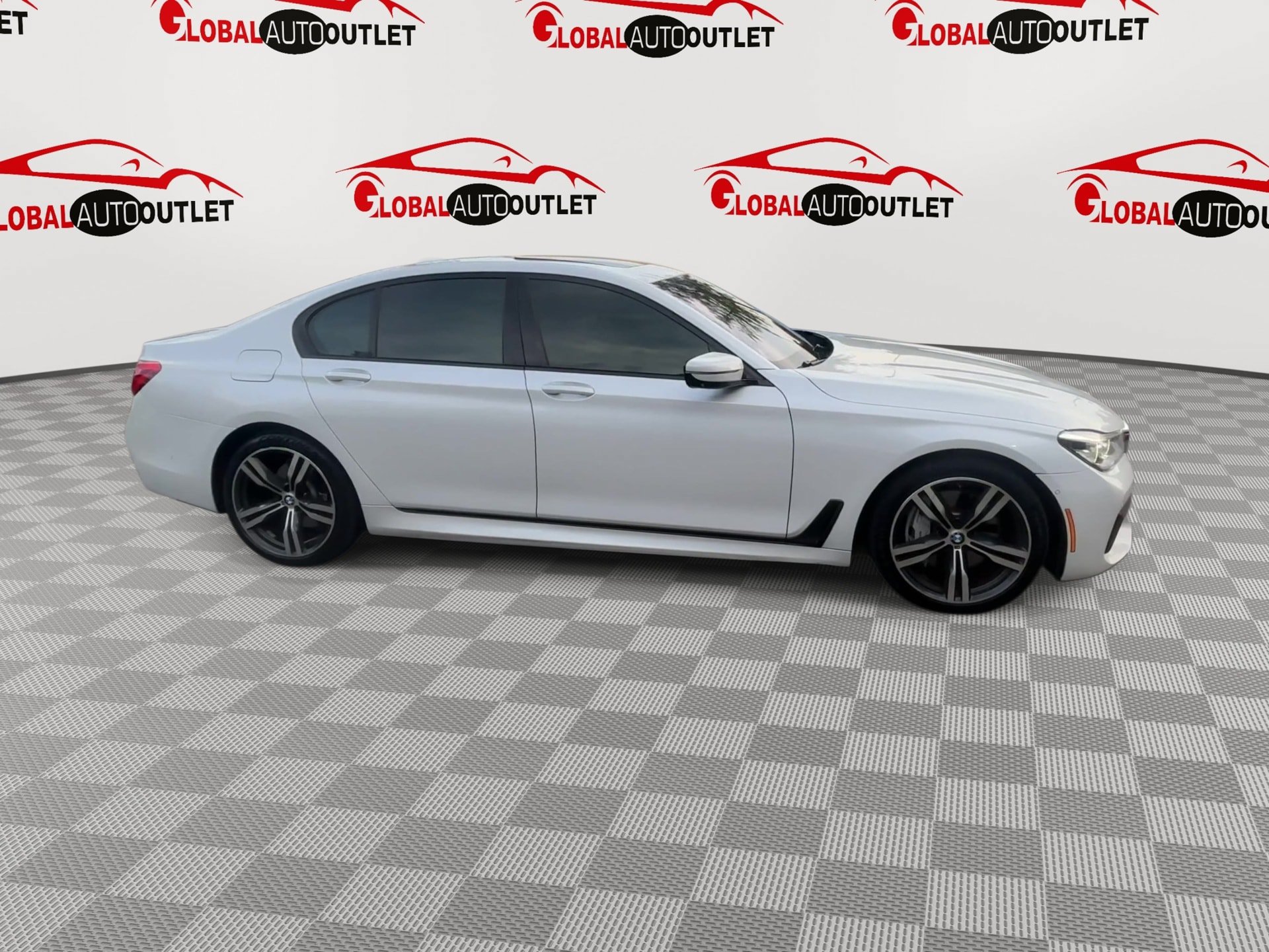 Used 2018 BMW 750i xDrive w/ Executive Package AWD/4WD image 9