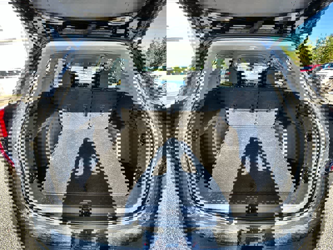 Used 2024 GMC Terrain SLE image 24