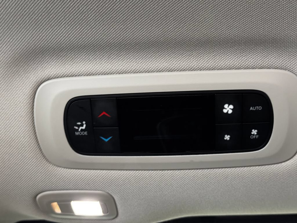 Used 2024 Chrysler Pacifica Limited FWD image 39