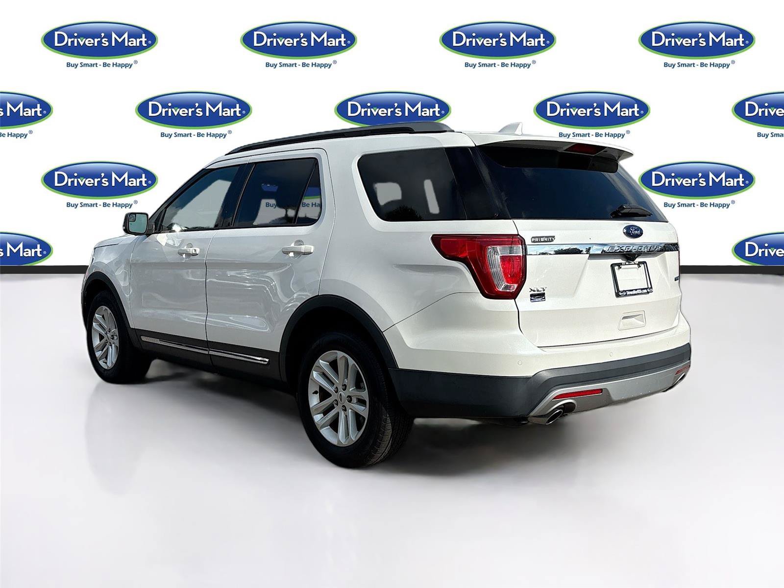 Used 2017 Ford Explorer XLT FWD image 5