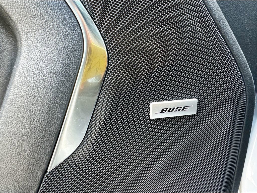 Used 2024 GMC Yukon XL SLT w/ SLT Luxury Package image 10