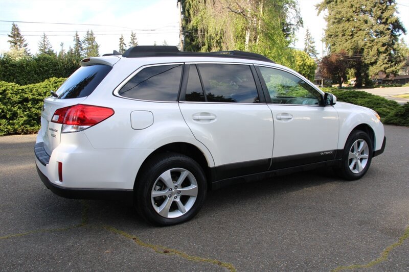 Used 2013 Subaru Outback 2.5i Limited AWD/4WD image 3