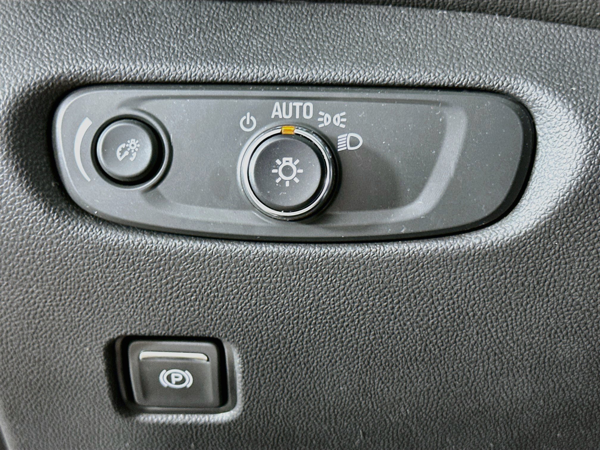 Used 2025 Chevrolet Blazer LT AWD/4WD image 16