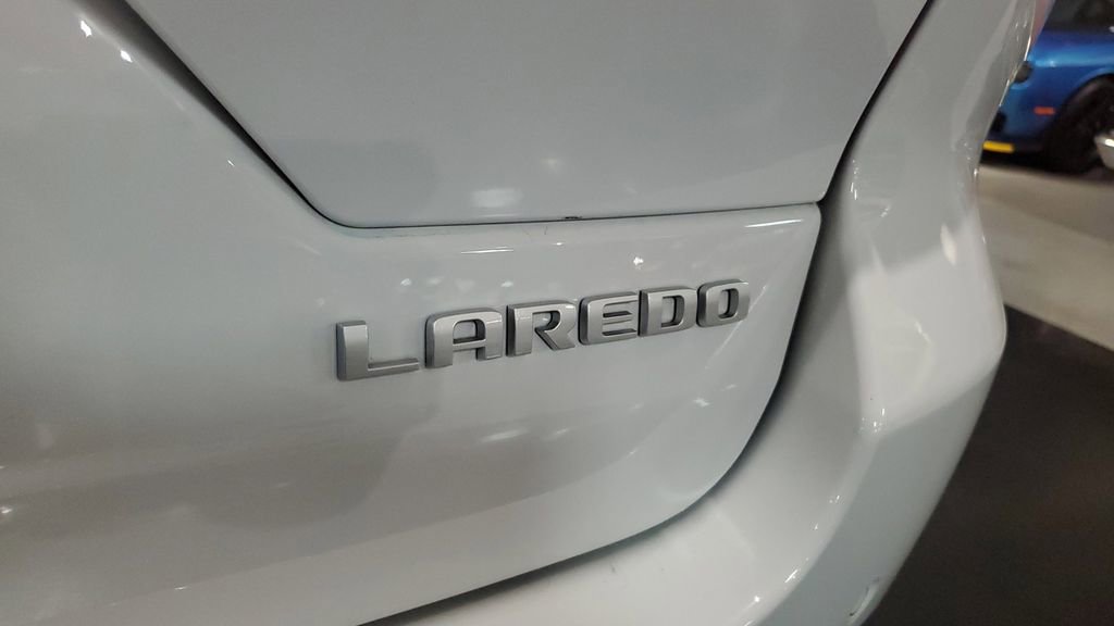 Used 2025 Jeep Grand Cherokee Laredo X image 9