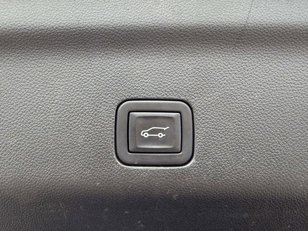 Used 2023 Chevrolet Tahoe Premier AWD/4WD image 13