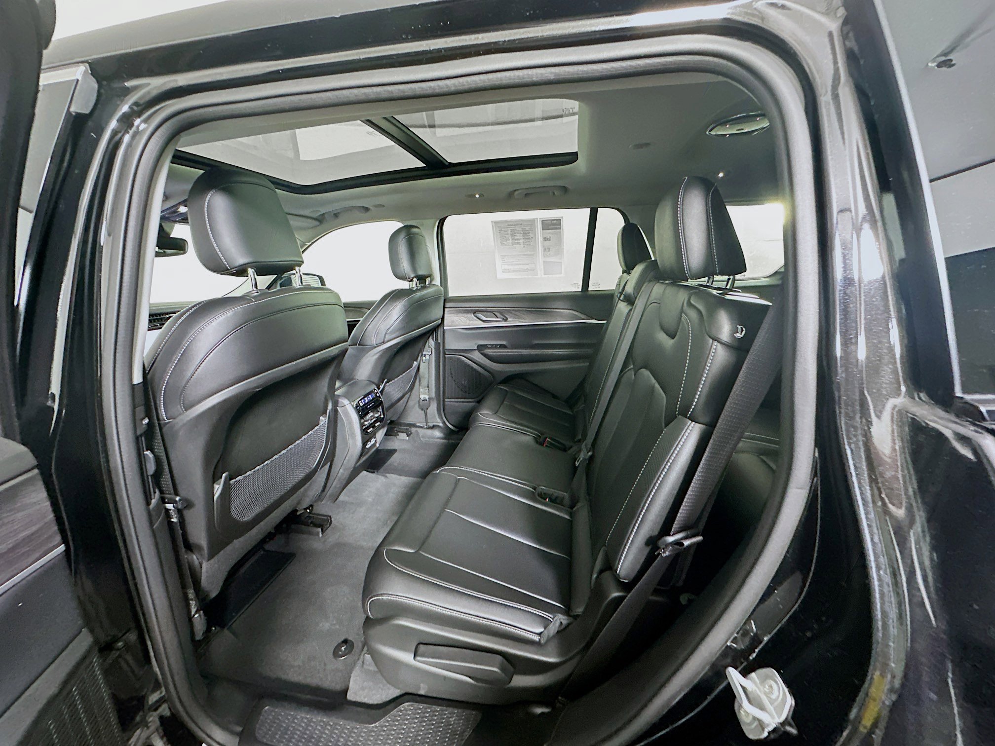 Used 2023 Jeep Grand Cherokee L Limited image 28