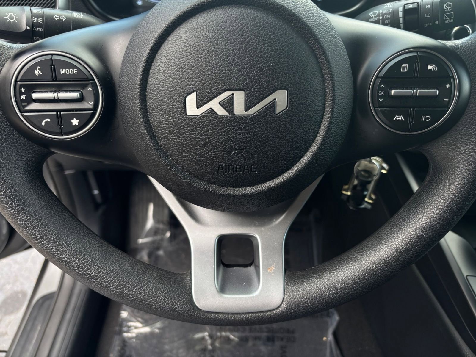 Used 2025 Kia Soul LX w/ LX Technology Package FWD image 26
