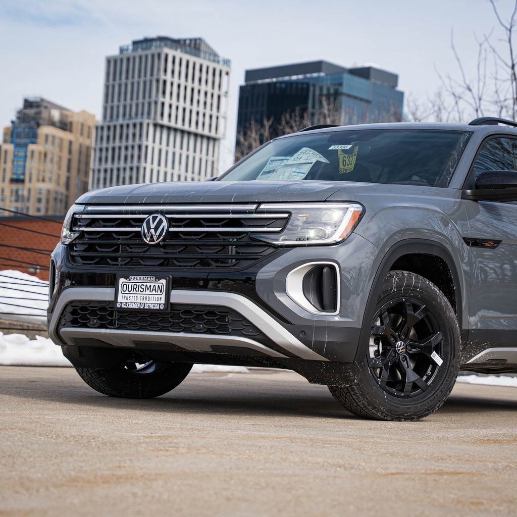 New 2026 Volkswagen Atlas Peak Edition image 2