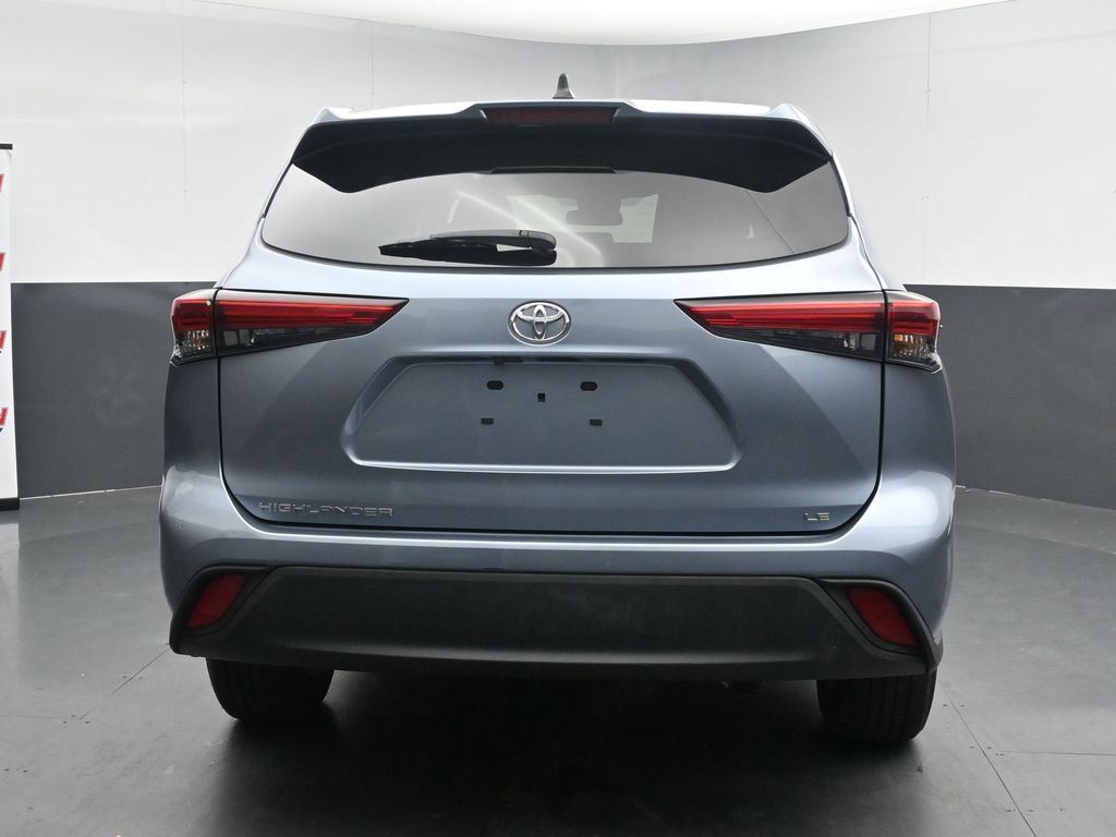 Used 2023 Toyota Highlander LE image 8