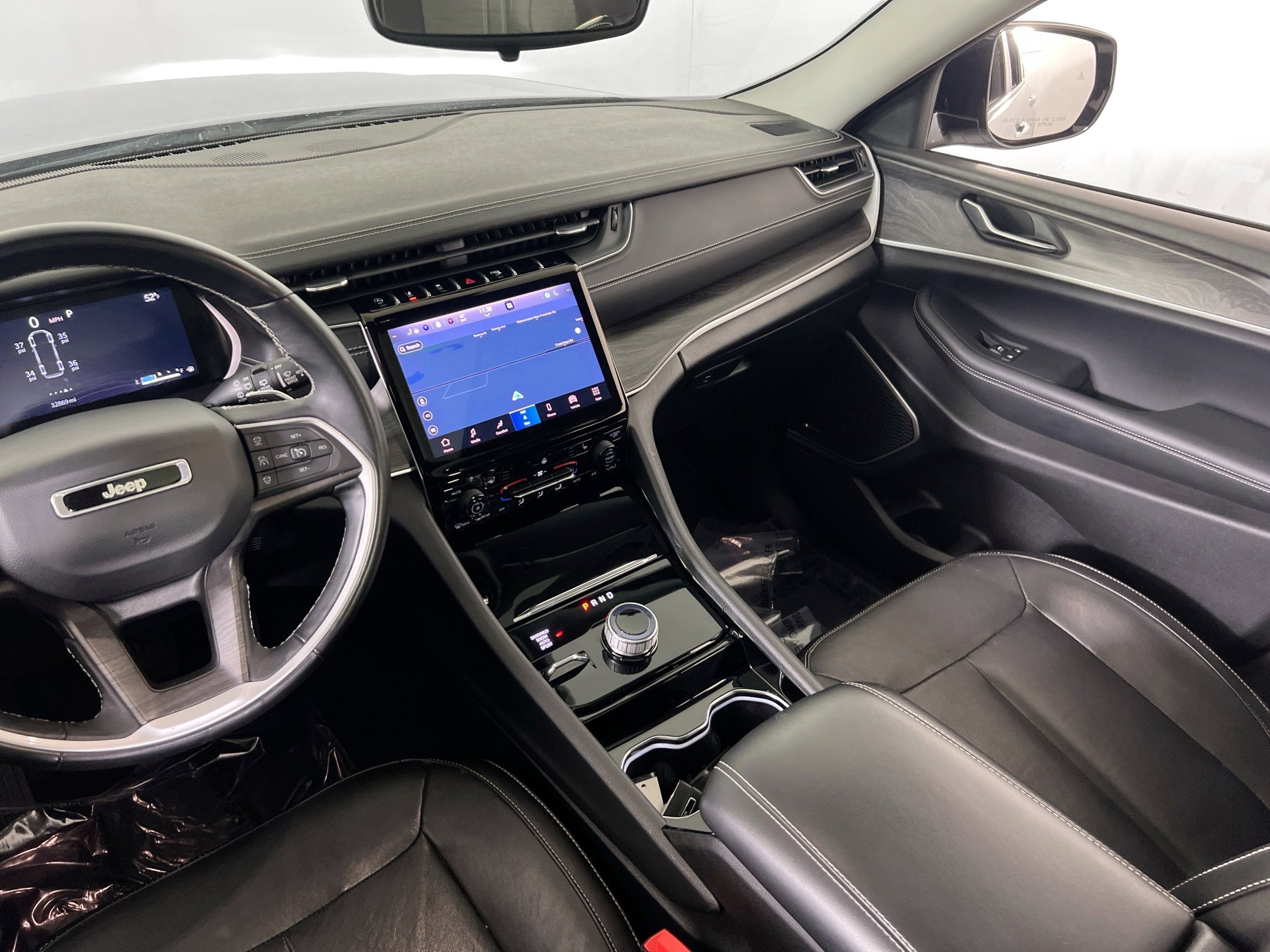 Used 2022 Jeep Grand Cherokee Limited image 24