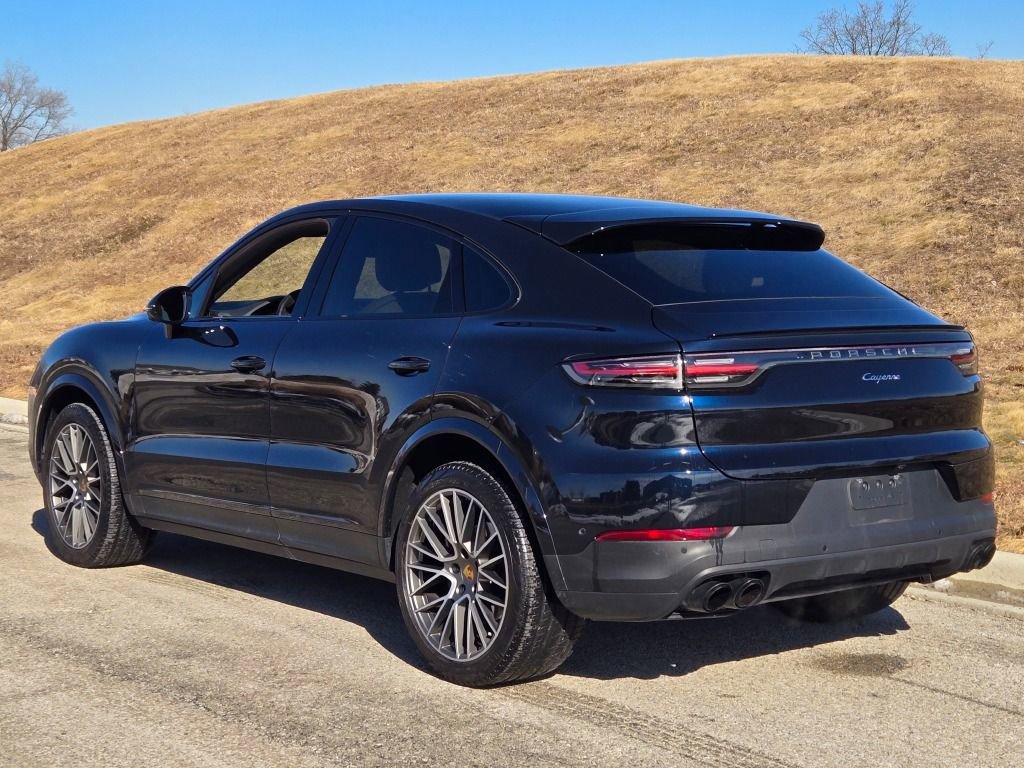 Certified 2023 Porsche Cayenne Platinum Edition image 3