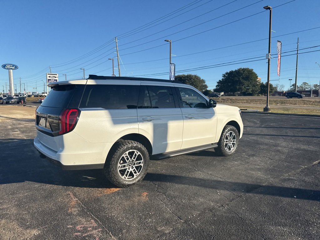 Used 2025 Ford Expedition Active image 14
