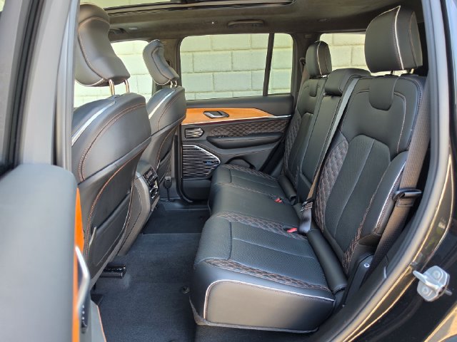 Used 2024 Jeep Grand Cherokee Summit AWD/4WD image 33