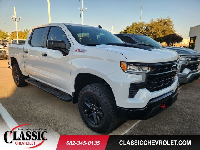 Used 2024 Chevrolet Silverado 1500 LT Trail Boss w/ Convenience Package II AWD/4WD image 1