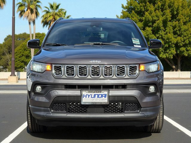 Used 2024 Jeep Compass Latitude image 3