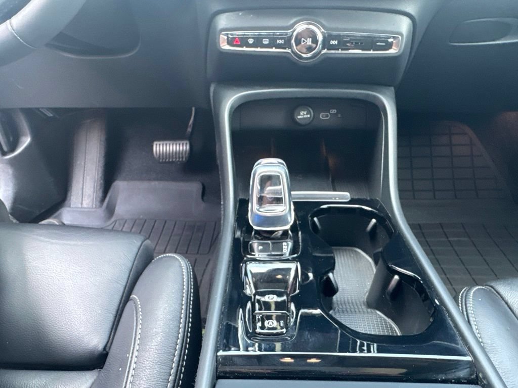 Used 2023 Volvo XC40 B5 Plus AWD/4WD image 43